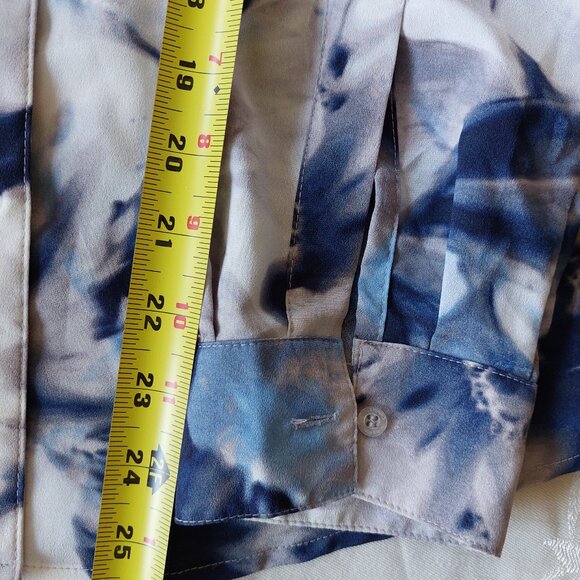 Calvin Klein Top Blue White Floral Button Up Roll Tab Sleeve Blouse, Size M - Picture 9 of 10
